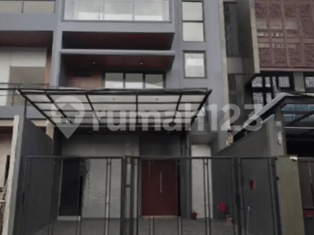 Rumah Baru 3 Lantai di Kedoya, Jakarta Barat