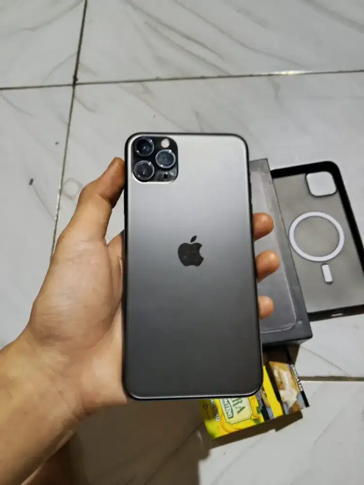 iPhone 11 pro max 64gb ( all operator)