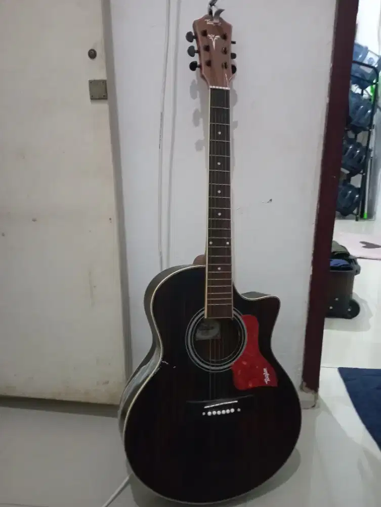 Gitar Akustik Model Taylor