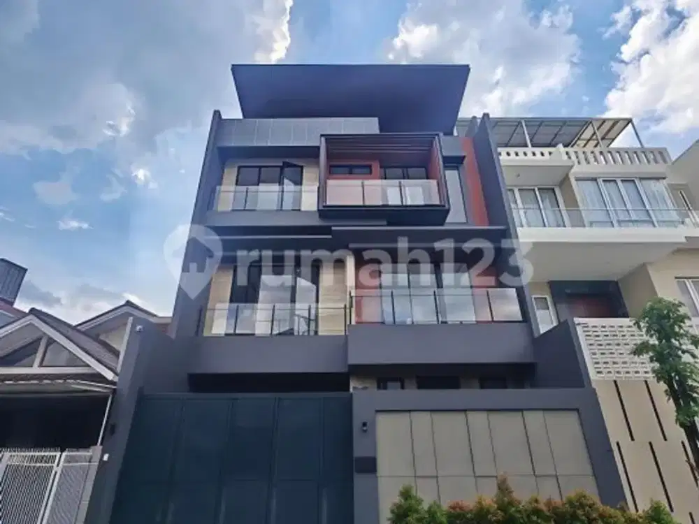 Rumah Dgn Private Lift di Puri Indah, Jakarta Barat