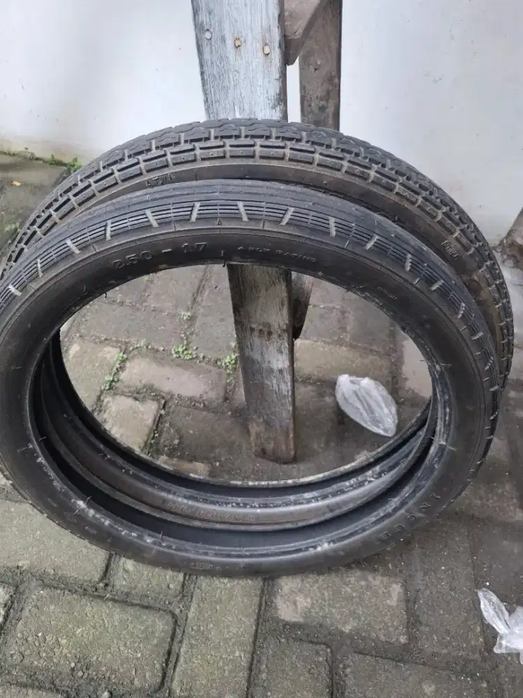 Band depan belakang petak tahu dan bunga lurus