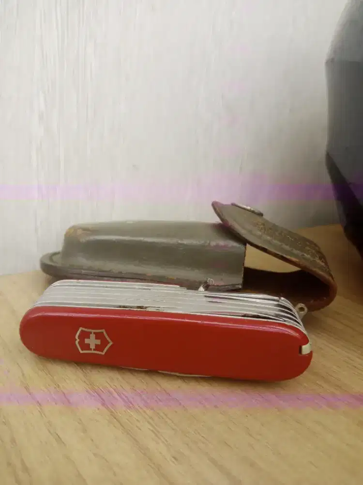 Pisau lipat victorinox red spartan