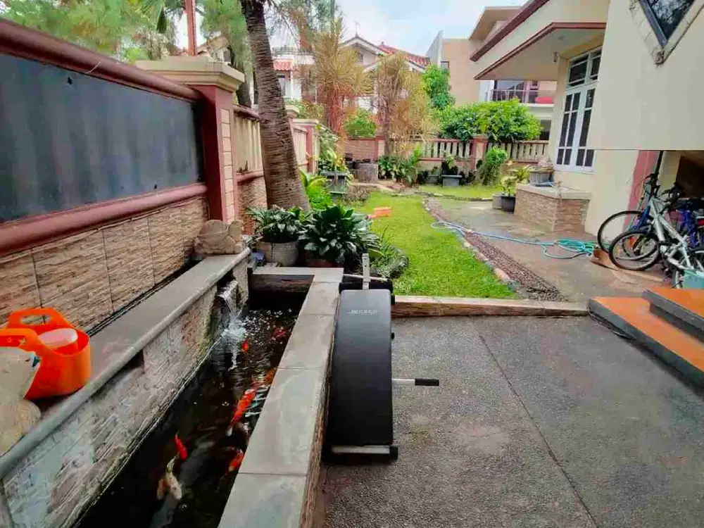 DIJUAL RUMAH HOOK DEPAN TAMAN BEBAS BANJIR LOKASI DI JOGLO JAKARTA BARAT