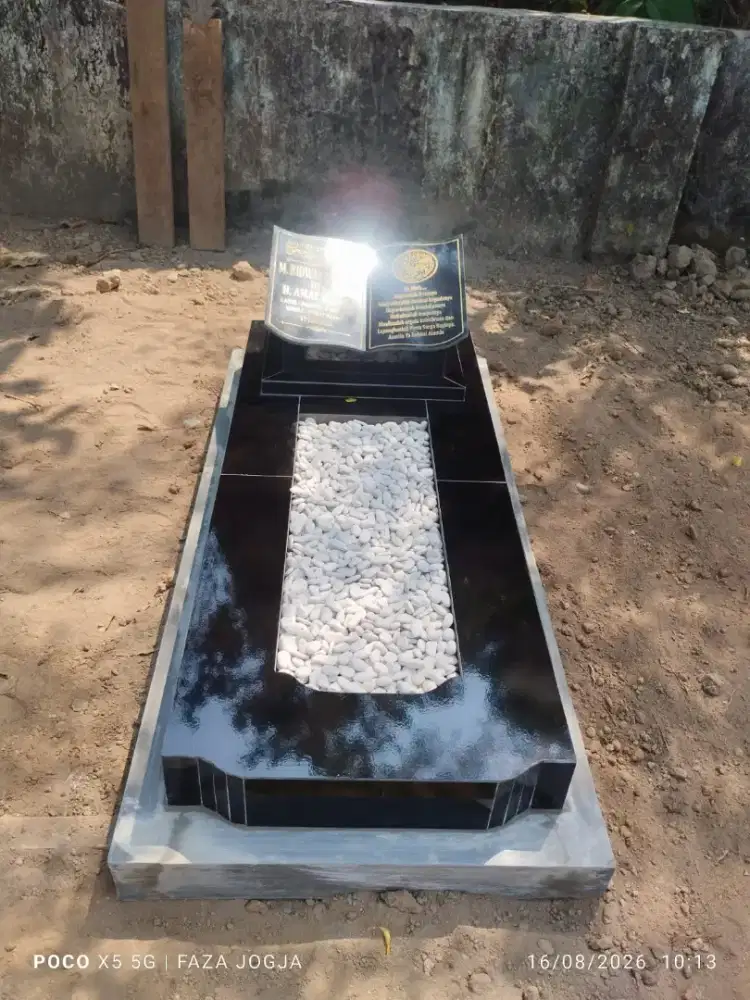 KIJING MAKAM KRAMIK TUGON BUKu