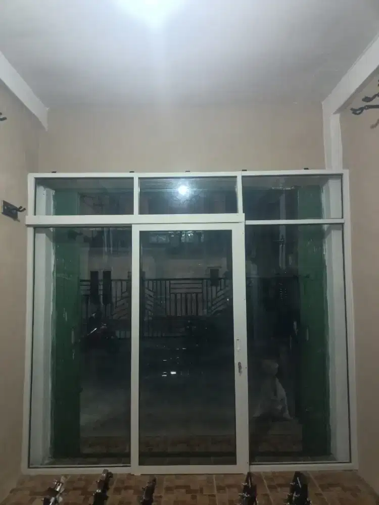 Partisi Sekat Kaca