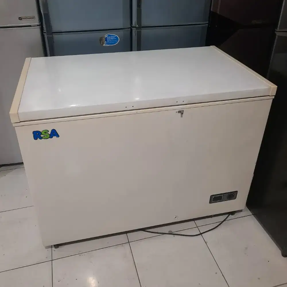 Freezer Box RSA Kapasitas 300 Liter . Second . Normal . Garansi