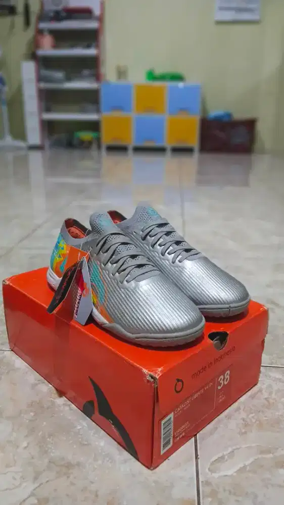 Jual cepat,Sepatu futsal ortuseight Catalyst liberte V4