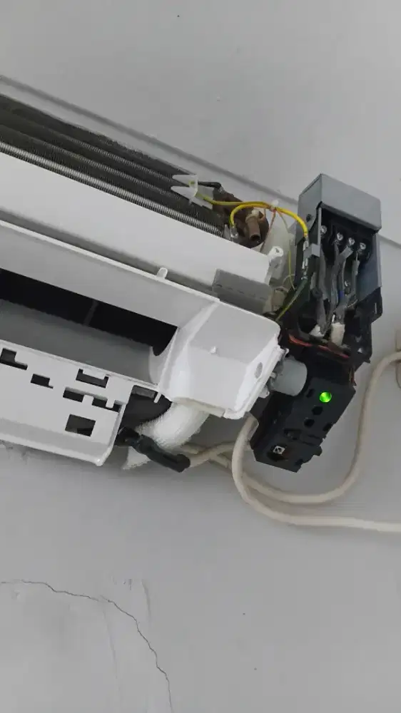 CUCI SERVICE AC BERGARANSI