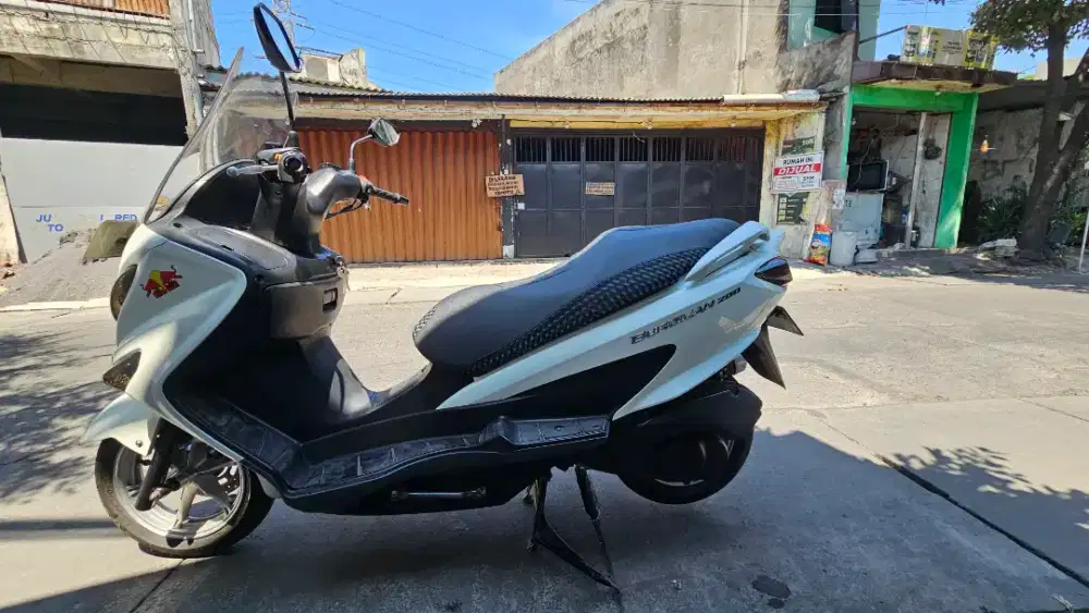 UD ENY MOTOR - Suzuki Burgman 200 cc thun 2015 limit