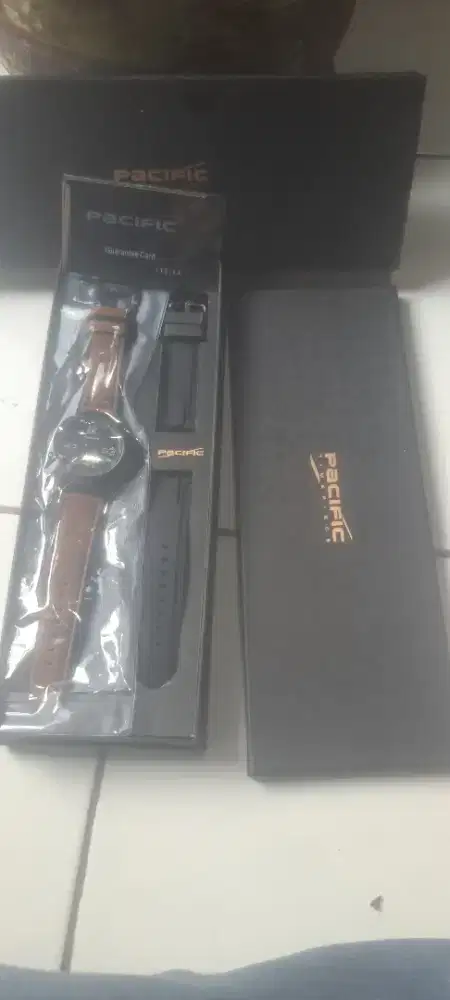 Jam tangan pria Pacific