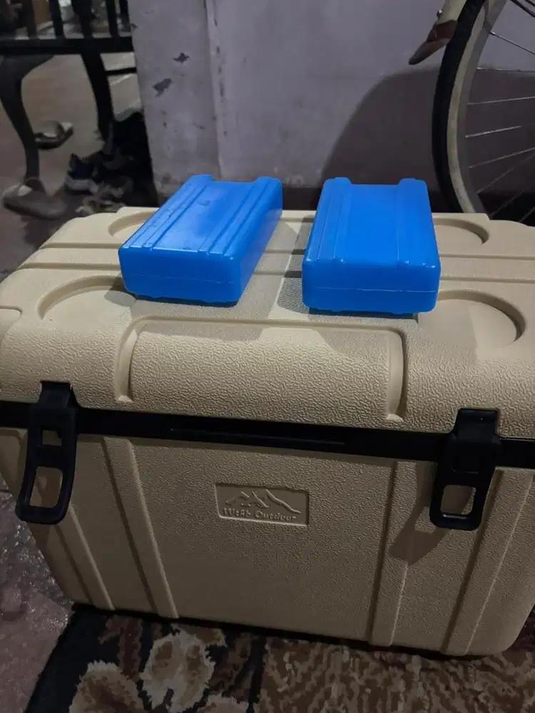 WTHB Outdoor Cooler Box 40L
