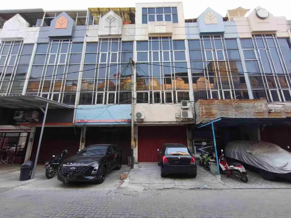 Disewakan Ruko Angke Megah 3,5 lantai, sudah renovasi, Akses mudah, dekat Tol.