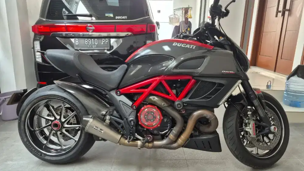 Ducati diavel red carbon