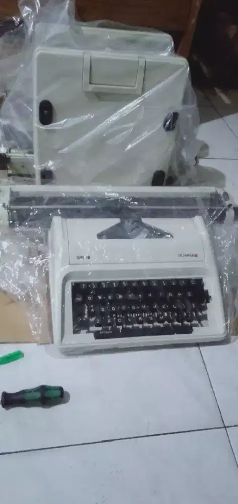 Mesin tik manual OLYMPIA SM 18