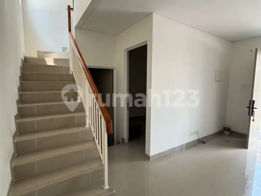 Rumah Sewa 2 Lantai Besar dan Nyaman di Gading Serpong