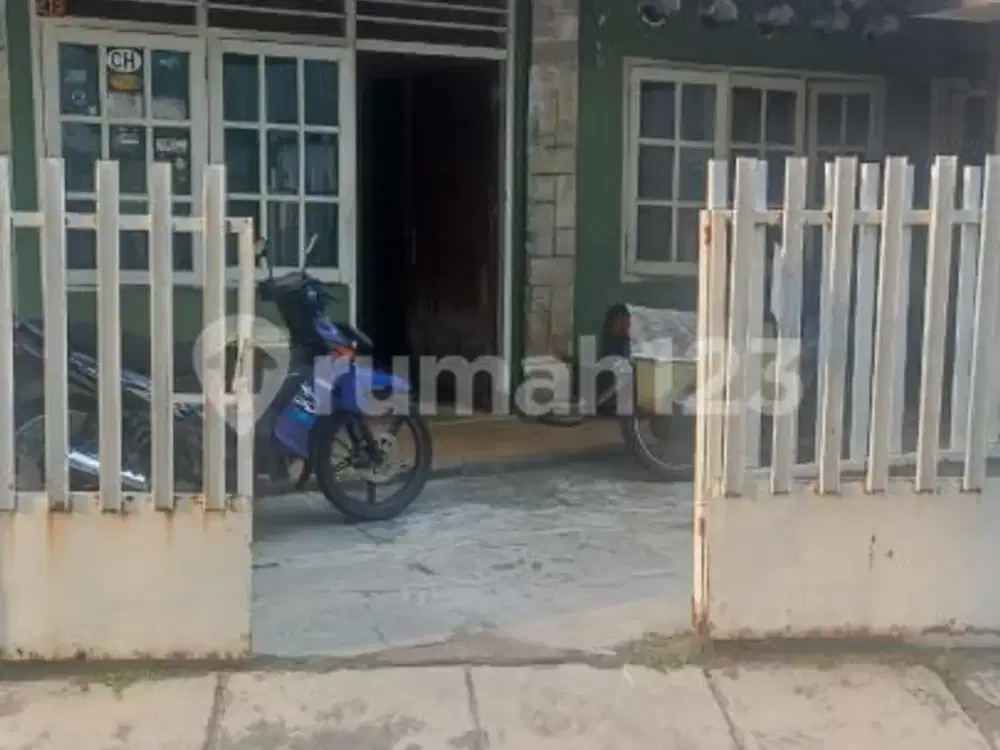 Rumah lama hitung tanah, didaerah strategis Blok S yg cocok untuk di bangun kembali & strategis lokasinya.
