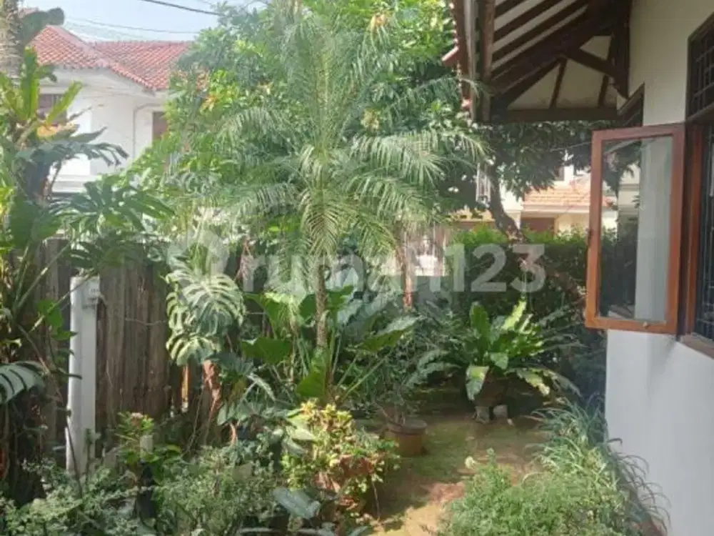 Rumah 2 Lantai dengan Halaman Depan & Samping di Daerah Tenang, Sejuk & Strategis 5 Menit ke Tol Desari.