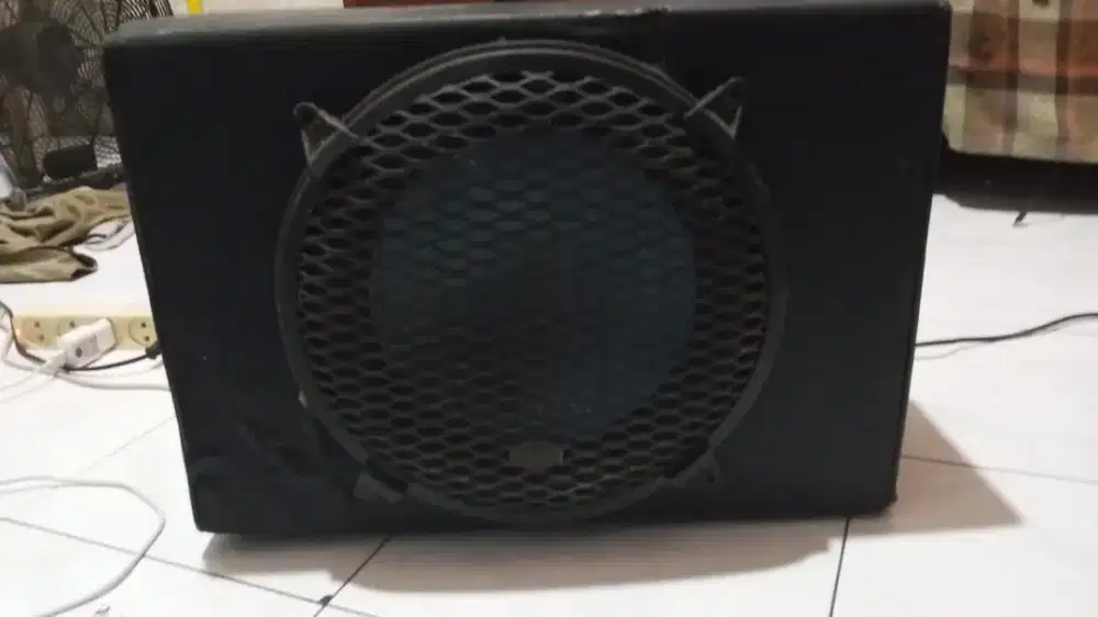 Subwoofer merek Embassy