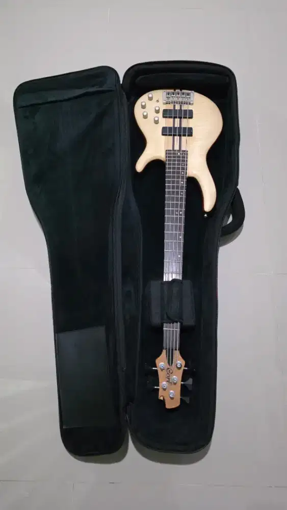Bass Cort A5 plus FMMH OPM + DMB Softcase