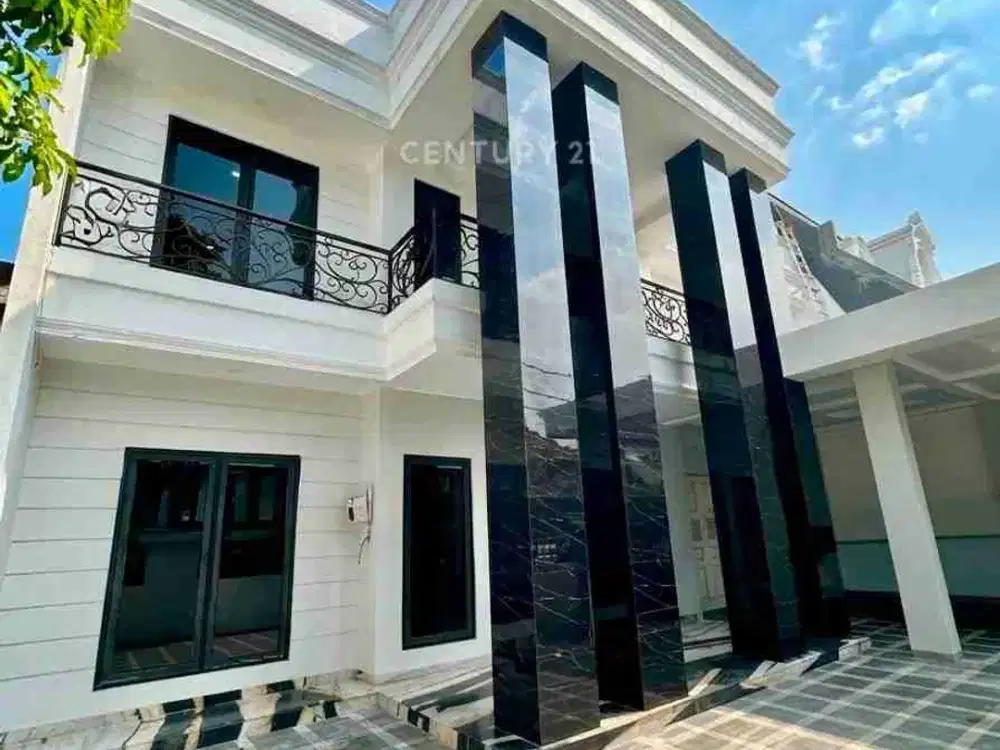 Dijual rumah di Pondok Indah di dekat jalan utama