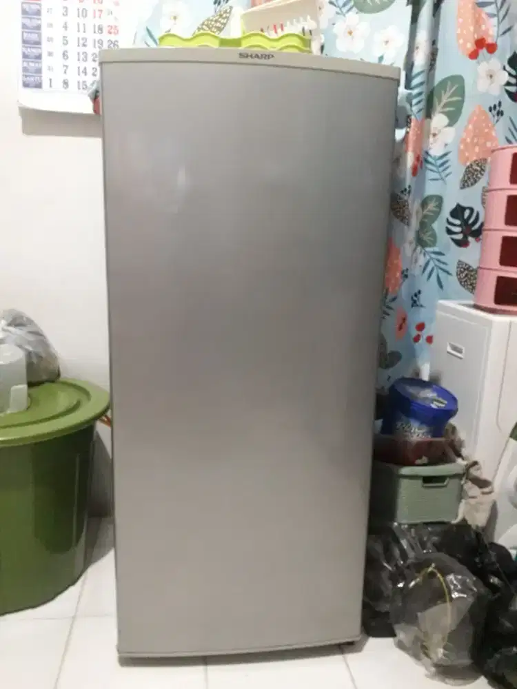 Jual frezer sharp bagus dingin hrg 1,4jt
