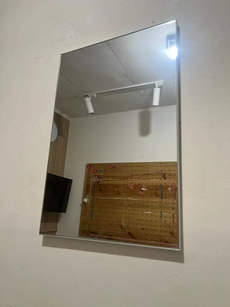 Cermin IKEA 40 × 60 cm – Frame Putih