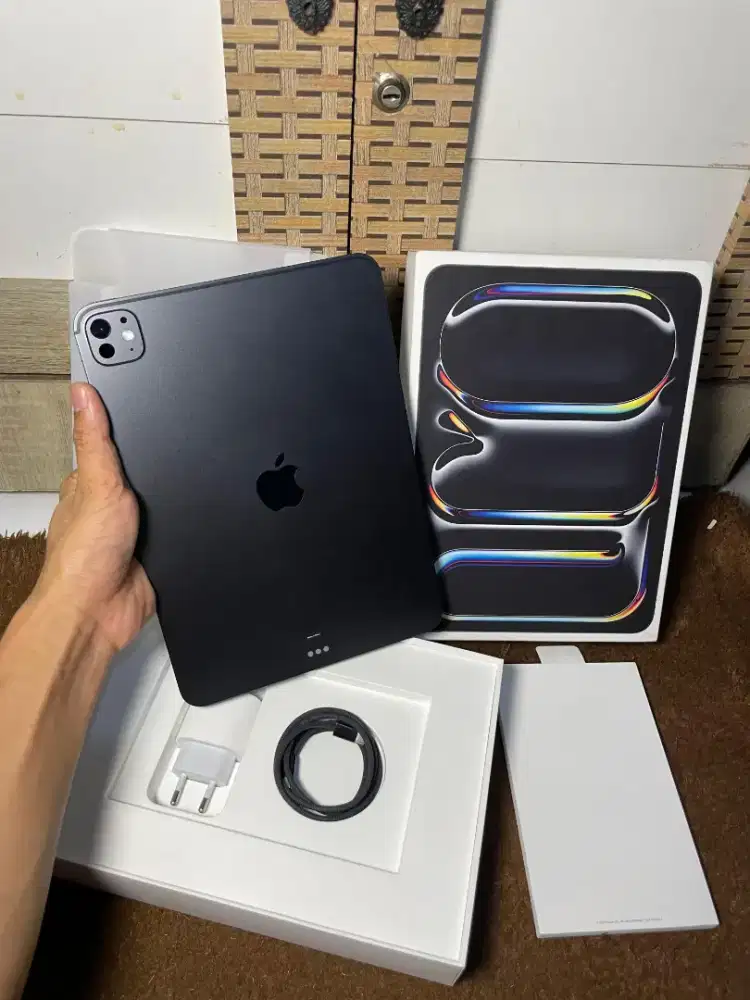 iPad Pro M4 11-inch 256 wifi iBox bh 99 cc 79 mulus lengkap original