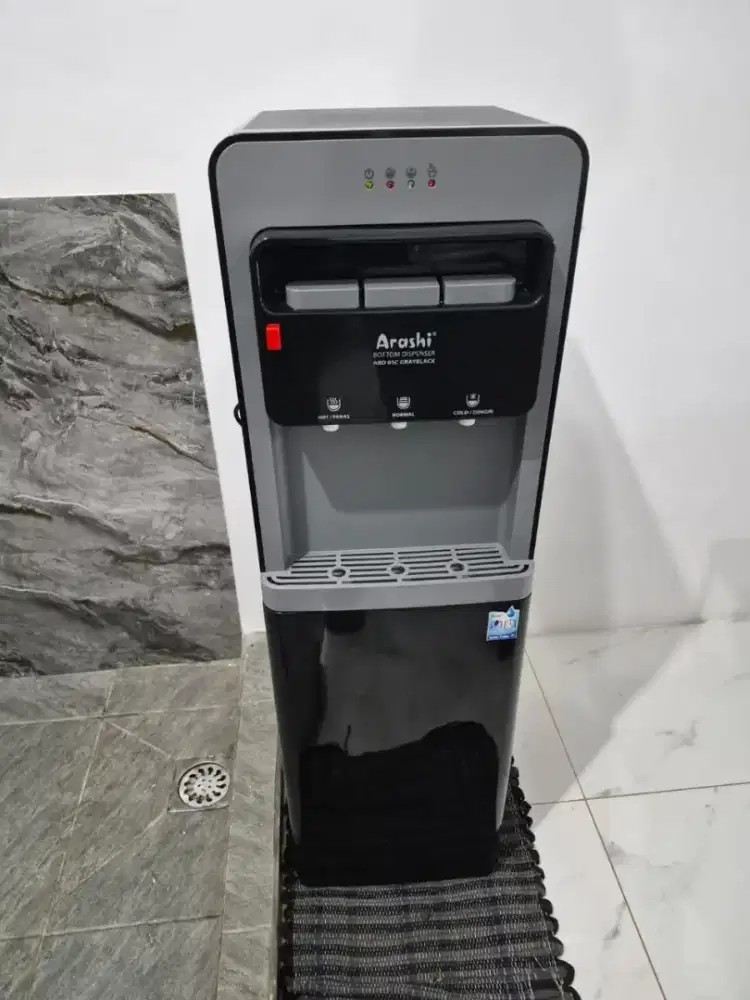 Dispenser Arashi galon bawah warna hitam (bekas)