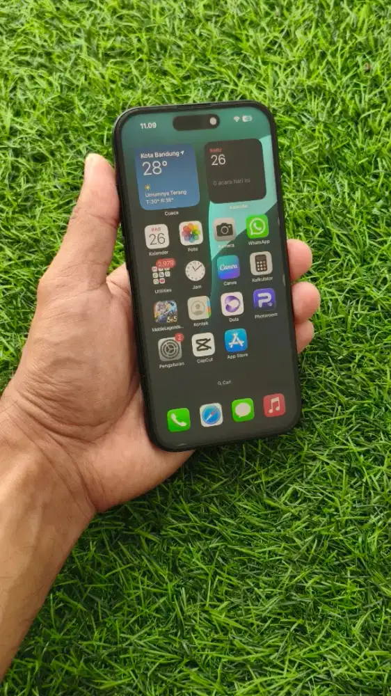 Iphone 15 black 6/128 inter kondisi mulus siap pakai