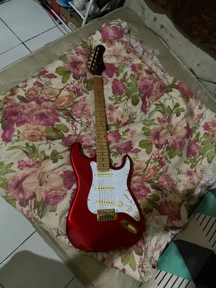 Jual Gitar Legacy ST Candy Red Mulus 99% + Kabel Jakarta