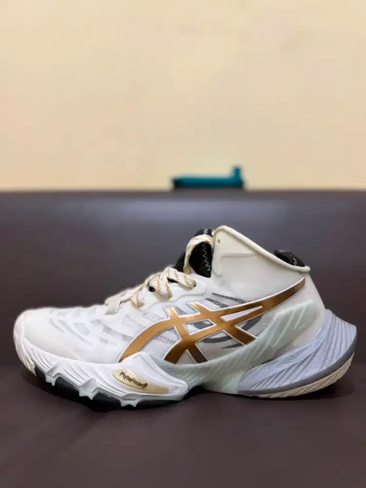 Sepatu asics (41) utk volly, badminton dll