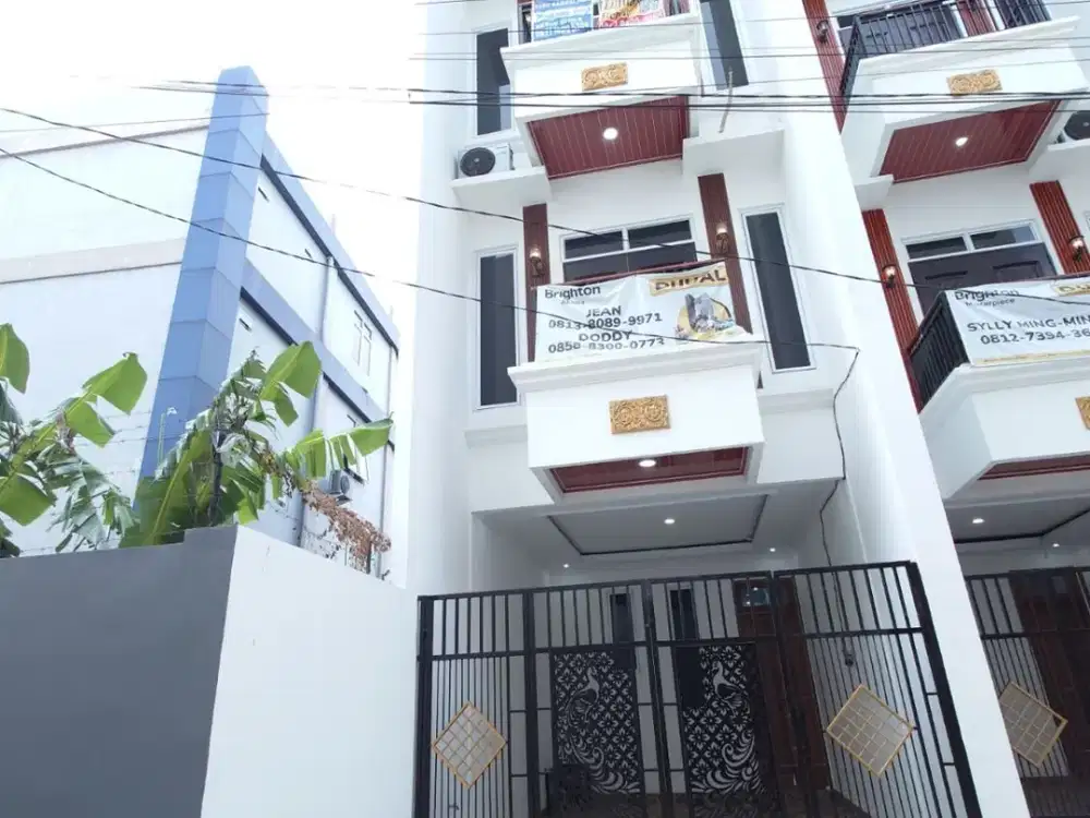 Rumah baru 3 tingkat dijual