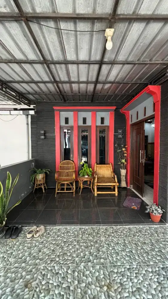 RUMAH BAGUS TERAWAT DEKAT POLRES UNGARAN