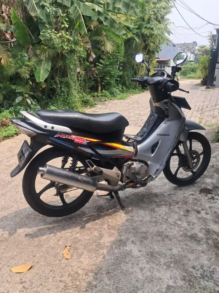 Jual santai karisma d tahun 2003 layak pakai