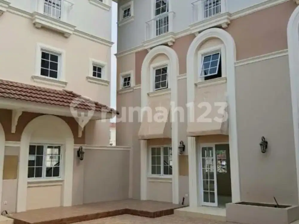 Rumah Alesha Vanya Park BSD City Private Kolam Renang untuk 8 Unit Saja