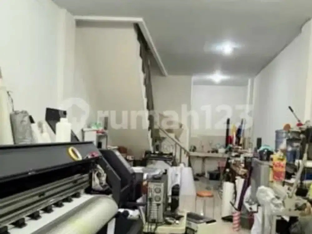 Ruko 3 Lantai Depan Taman di Cengkareng Jakarta Barat