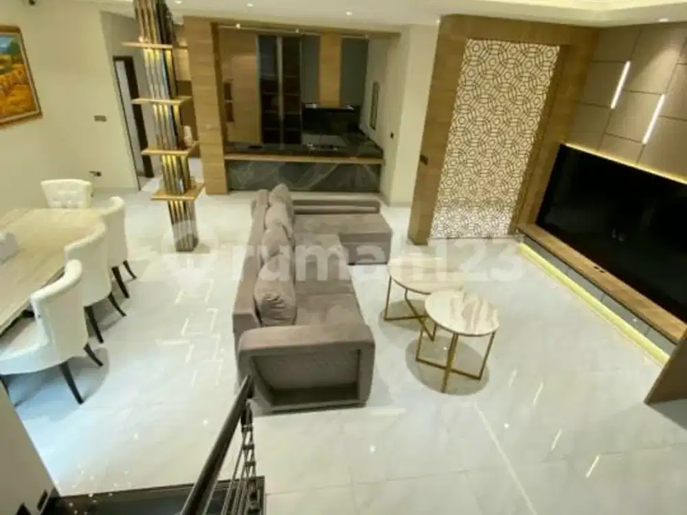 Rumah Aquamarine Phg Gading Serpong full furnish berada didepan clubhouse