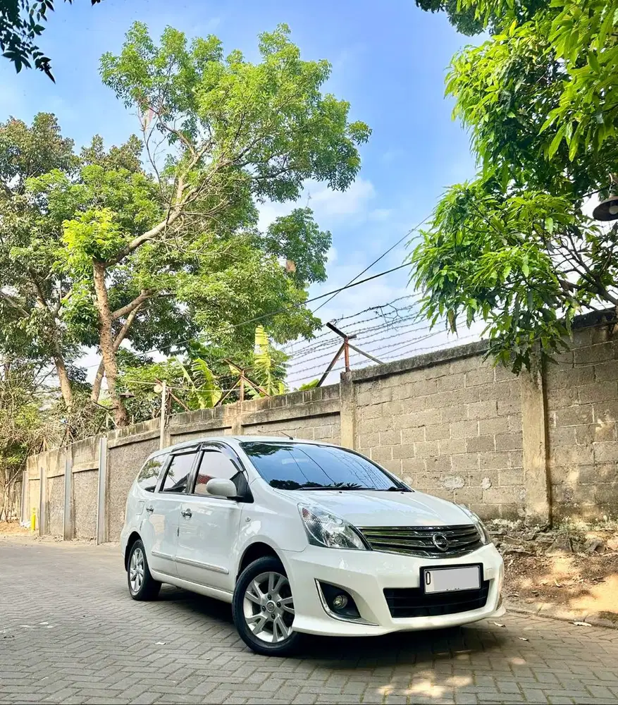 KMLOW- Nissan Grand Livina XV 1.5 AT 2012 Matic Putih Facelift 2013