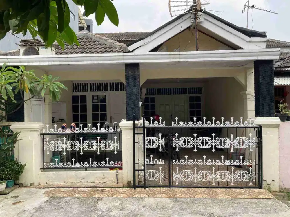 Di jual rumah belakang stadion Candrabaga Bekasi Selatan