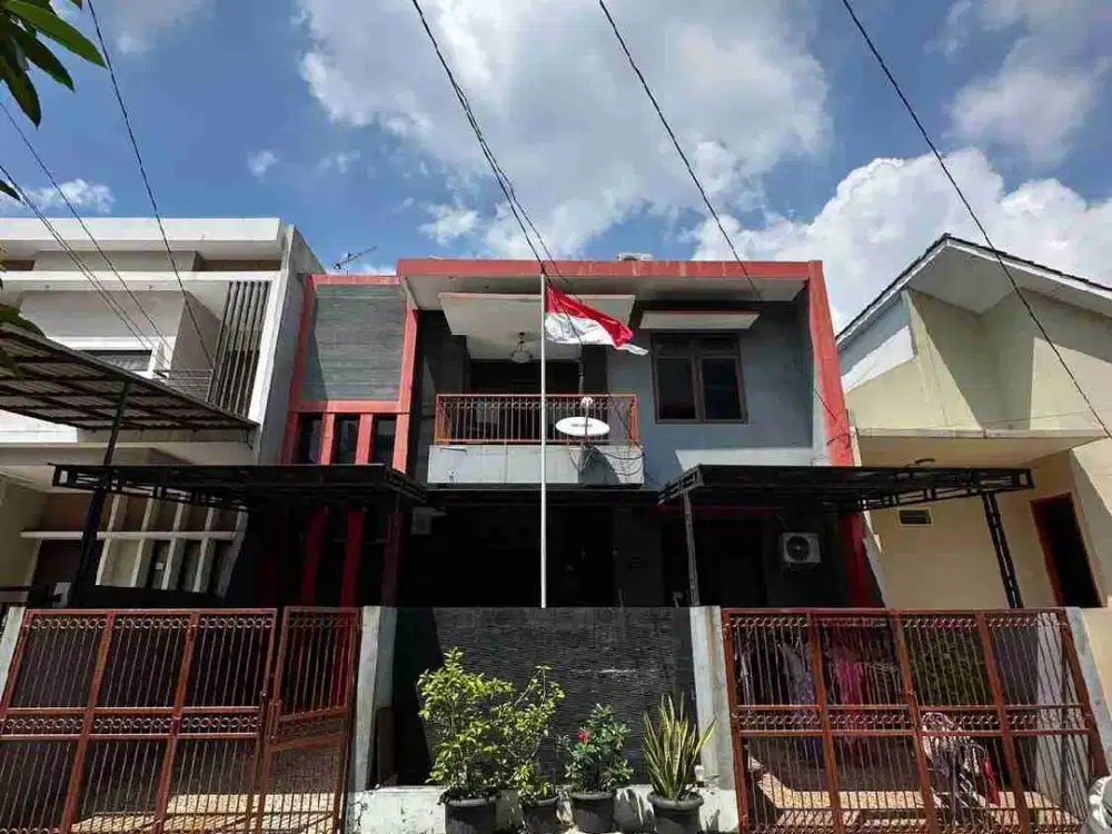 DIJUAL RUMAH STRATEGIS DI KELAPA GADING – JAKARTA UTARA. Cocok buat keluarga besar, kost maupun investasi di Jl. Kelapa Nias, Kelapa Gading, Jakarta Utara.