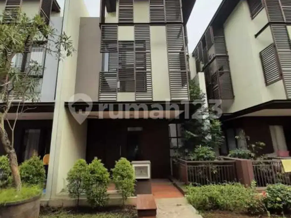 Rumah minimalis lokasi strategis dijual 3 Lantai