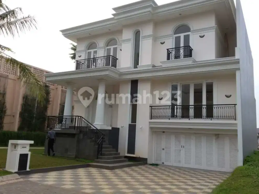 Rumah minimalis ada kolam renang saerah strategis Bagus