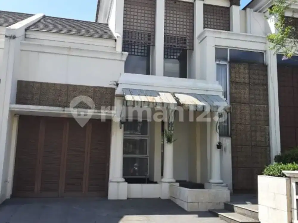 Rumah Dua Lantai Lokasi Strategis Dekat Sekolah dan Akses Tol