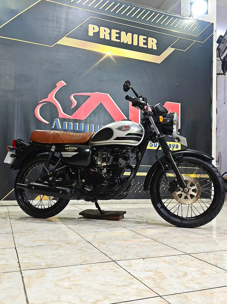 W175 SE Retro clasic Silver Matte 2019 mantul.Anugerah motor rungkut