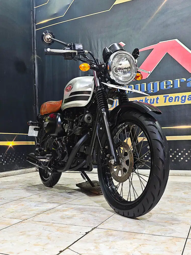 W175 SE Retro clasic Silver Matte 2019 mantul.Anugerah motor rungkut