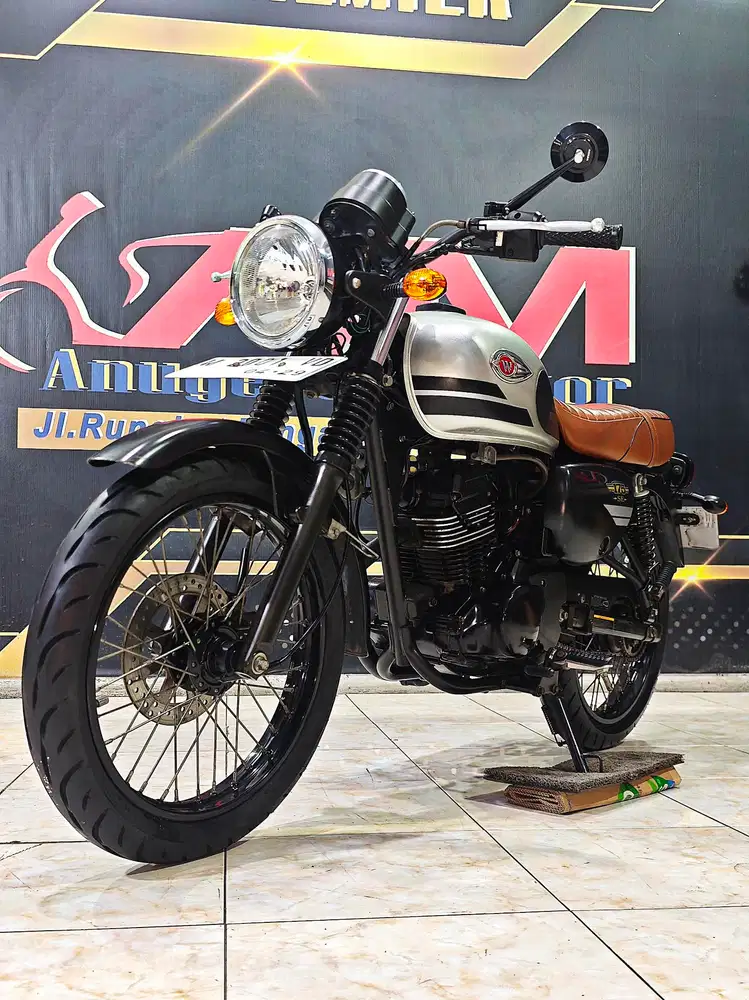 W175 SE Retro clasic Silver Matte 2019 mantul.Anugerah motor rungkut