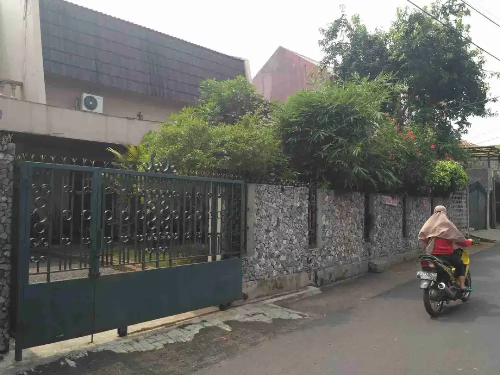 rumah strategis di pejaten jktsel