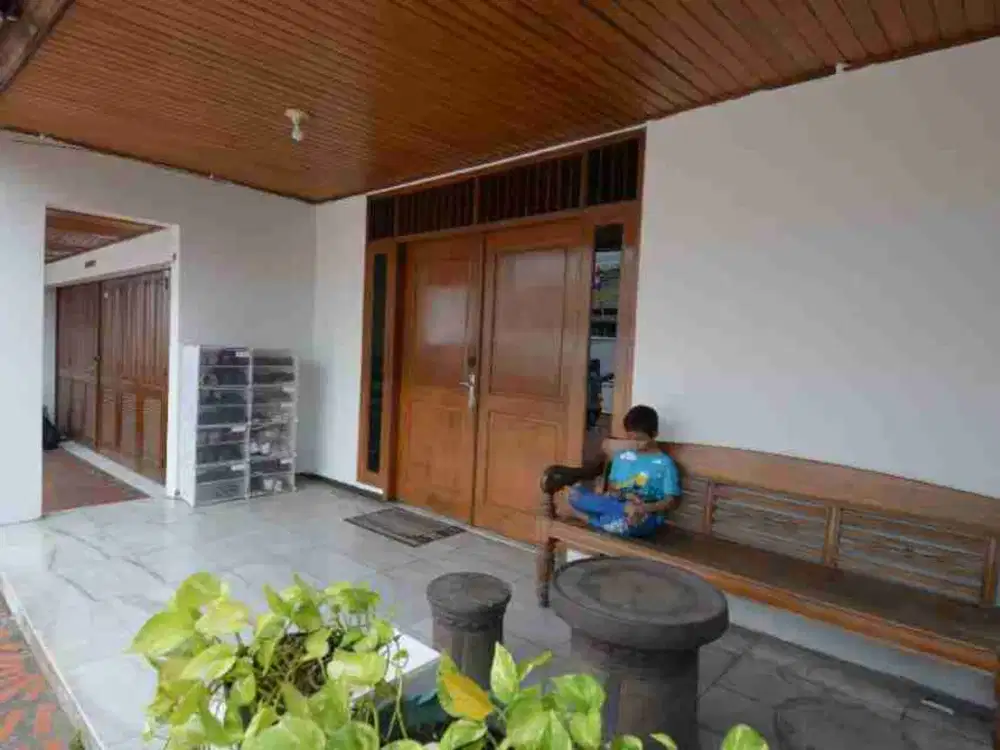 rumah nyaman dan luas di daerah tenang dan aman di madrasah cipete jktsel