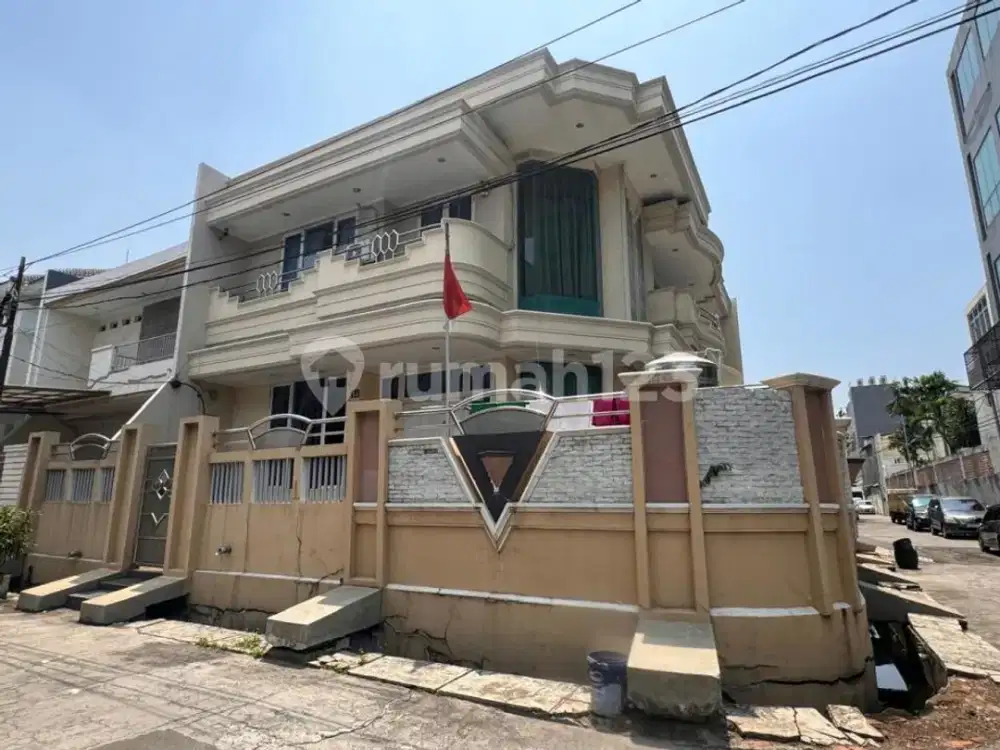 Dijual Cepat Rumah Hoek Strategis di Pluit Putra Harga Nego
