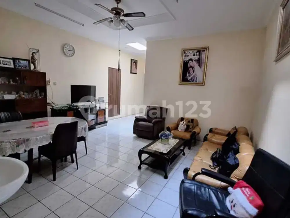 Dijual Cepat Rumah 2 Lantai Glodok, Luas 380M